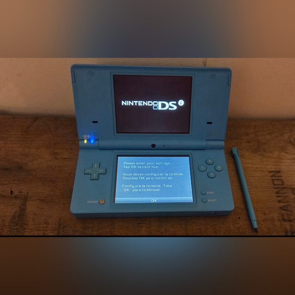 Nintendo DSi Light Blue With Charger  Used Handheld Console Video Game System